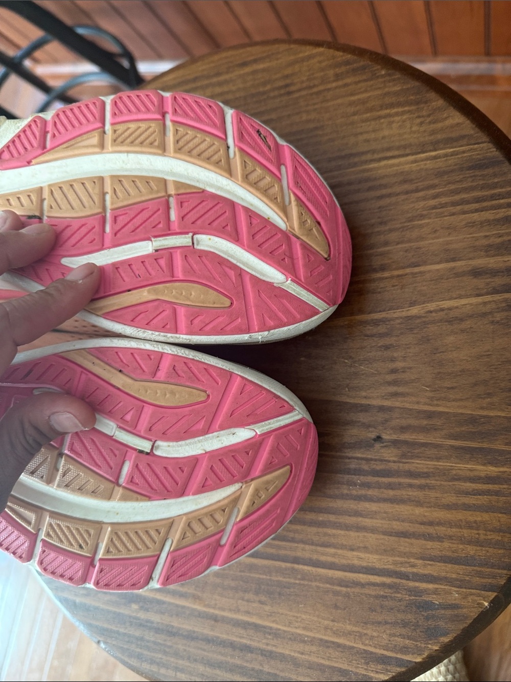 Brooks 🏃‍♀️ Ghost Max 3 size 9 in coral great condition *ran 40 easy miles in* - Picture 10 of 10